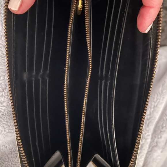 Authentic Louis Vuitton Zuhali Zippy Wallet - Picture 7 of 10